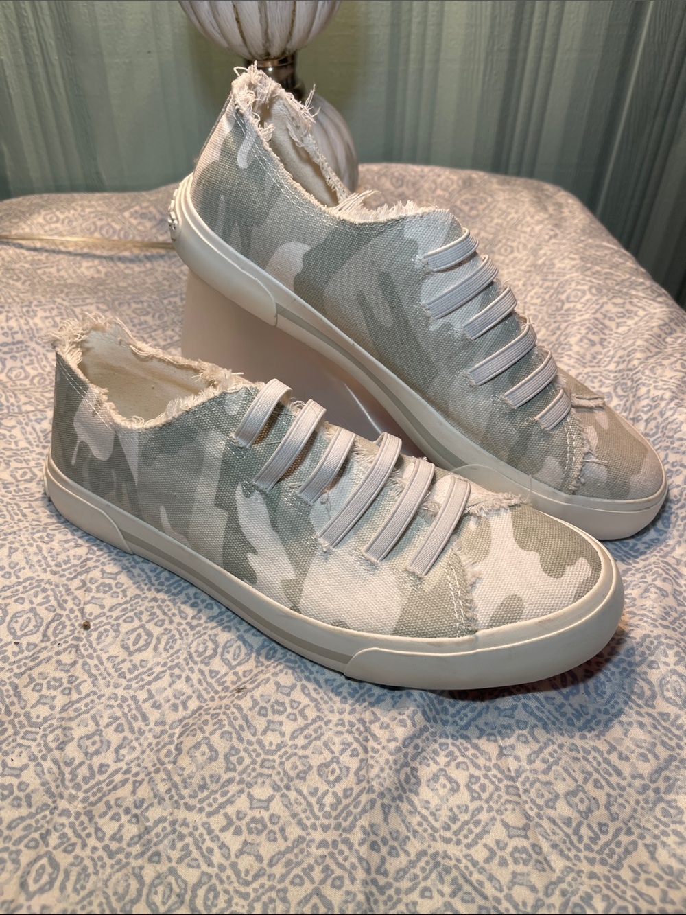 Rocket Dog Distressed Edge Slip-On Sneakers Grey Camo Like new Size 9.5